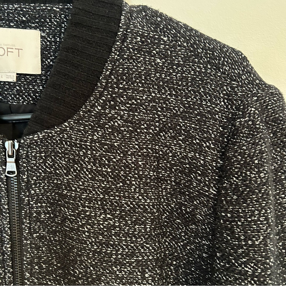 LOFT Women's Large Black and White Bomber jacket zipper Trad Wife City Classic‎